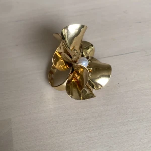 Guldig blomring - Jättefin justerbar blomformad guldring✨🌸🌺 