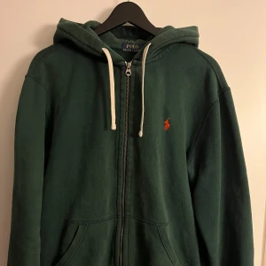 Grön hoodie från Polo Ralph Lauren - Ralph Lauren hoodie i storlek M