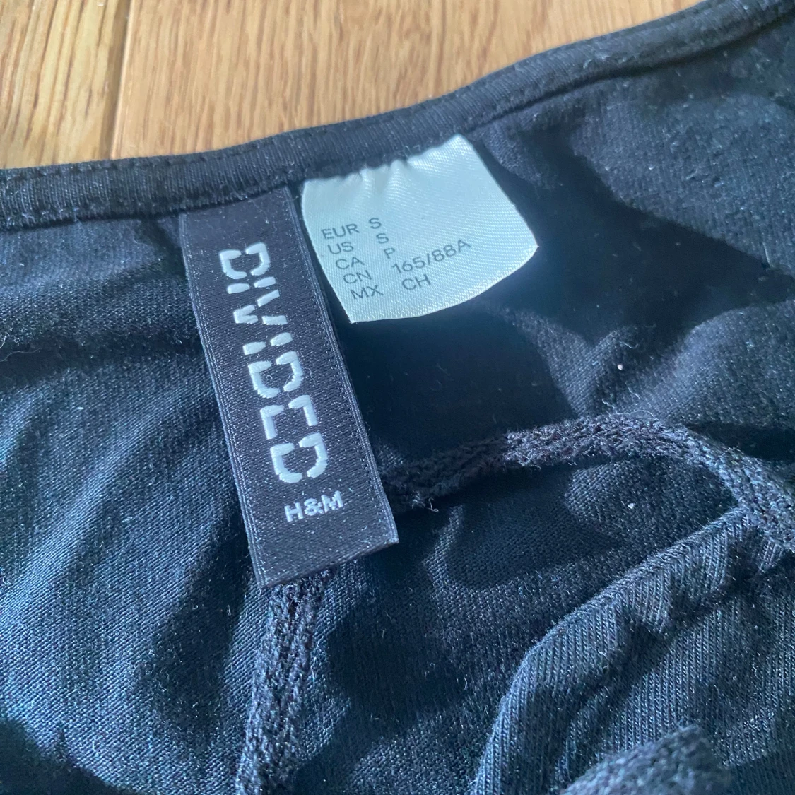 Svart ärmlös topp från H&M Divided - 1