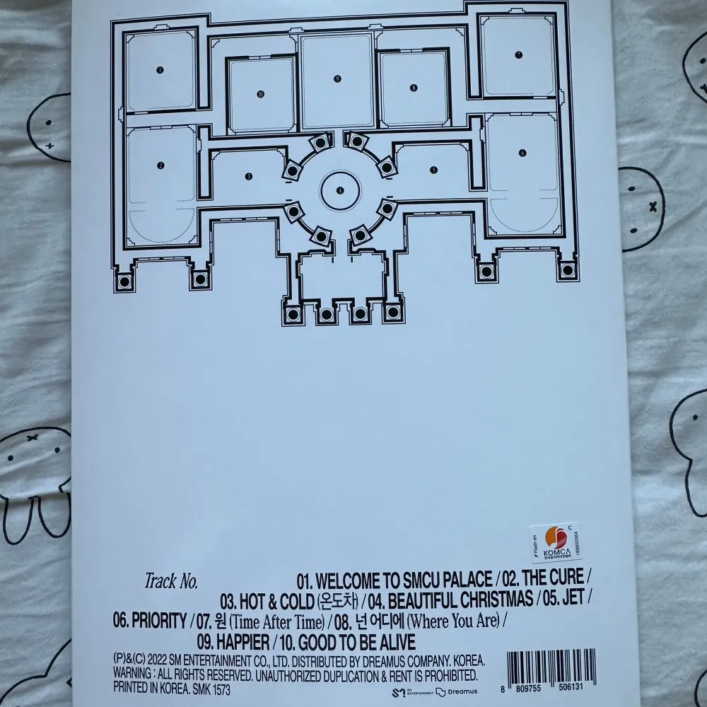 kpop / k-pop smtown smcu palace 2022 winter album (nct, aespa, exo, red velvet etc.) has some marks as seen in picture 3 & 4 :) if you have any questions, feel free to ask !. Asusteet.