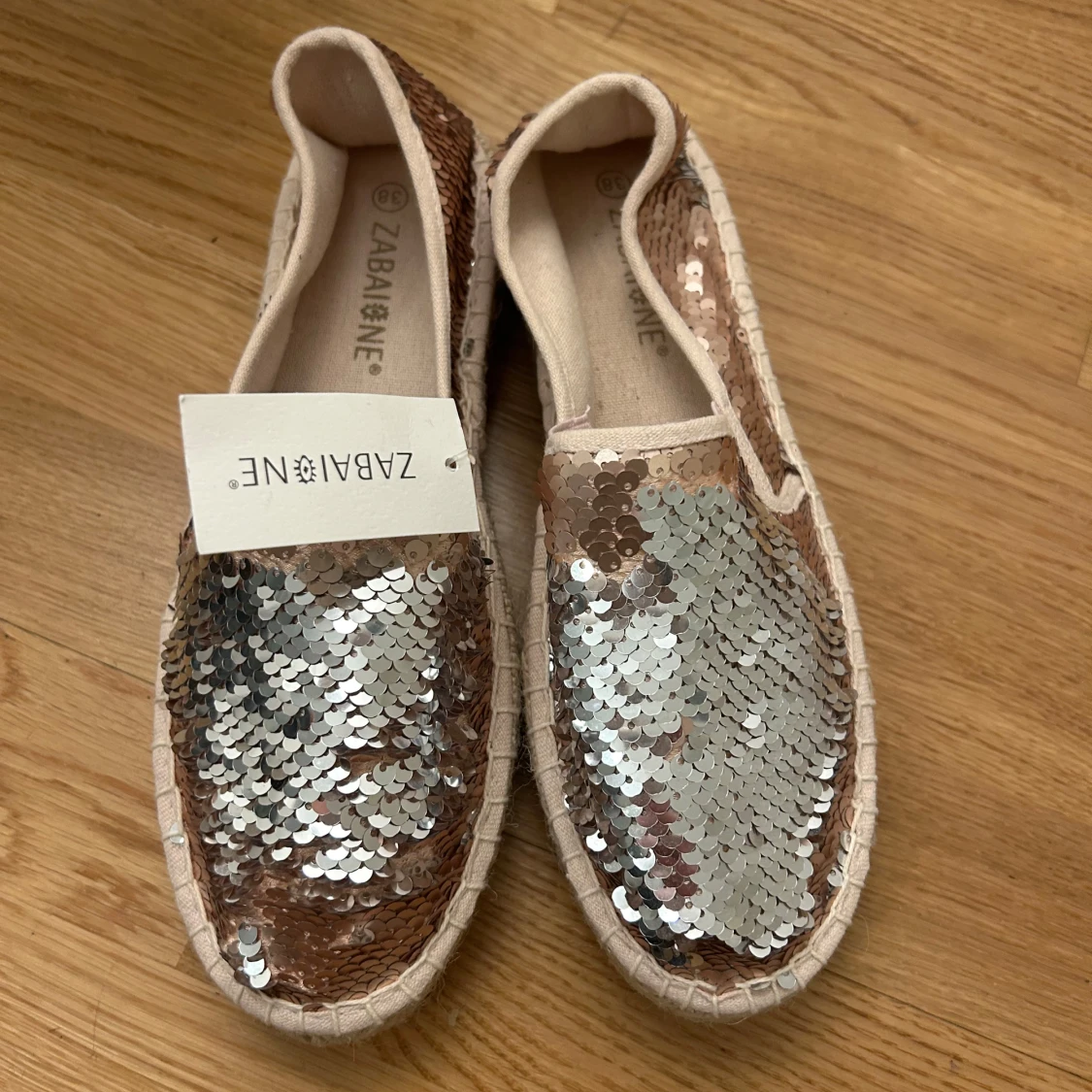 Glittriga loafers från Zabaione