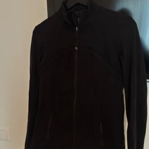 Lululemon define jacket luon  - Super fint skick endast haft i 1 månad, nypris 1280kr. Strl är 8 