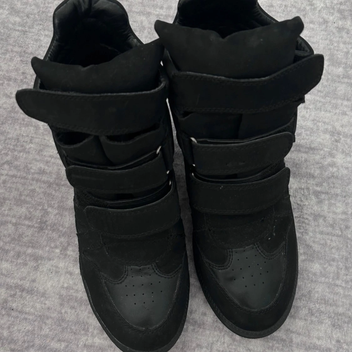 Svarta sneakers med kilklack - 92