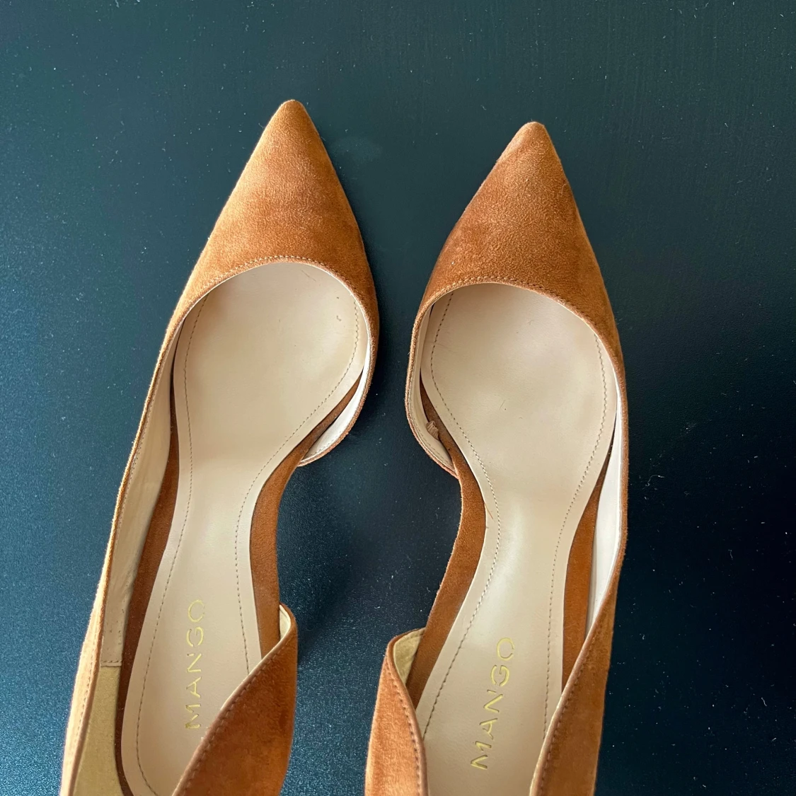 Bruna mockapumps från Mango - 1