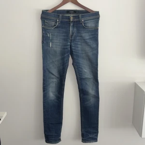 J.Lindberg jeans  - I princip nya. Snygga slitningar. Inga defekter finns. Pris endast 349 först till kvarn 🙌🏻