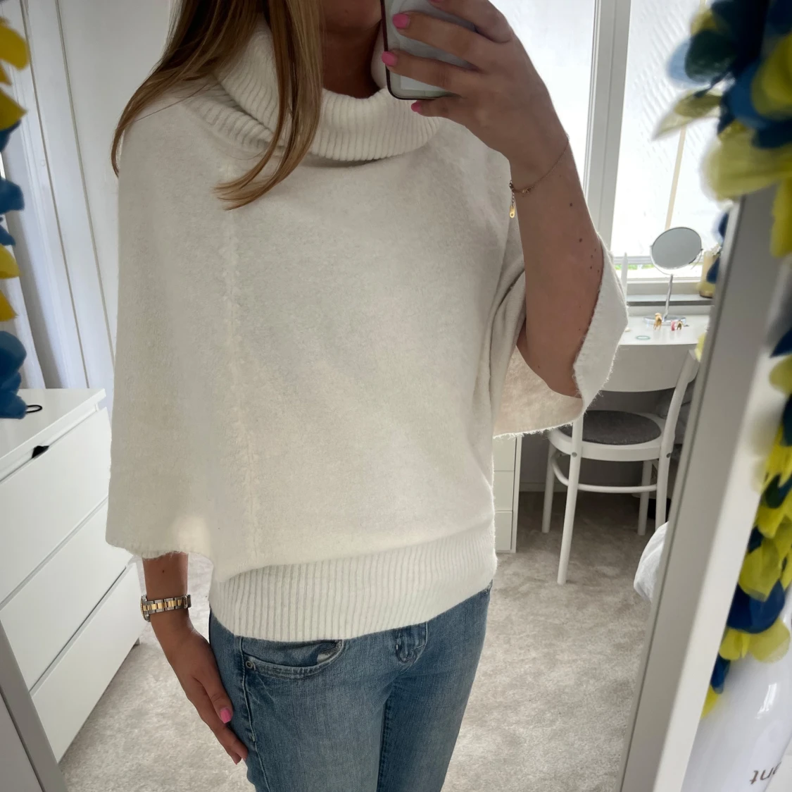 Vit stickad polotröja med vida ärmar - 2