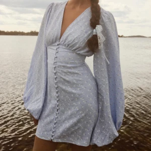 Adoore klänning - Blå kort klänning från adoore, använd några få gånger så väldigt bra skick! 🩵