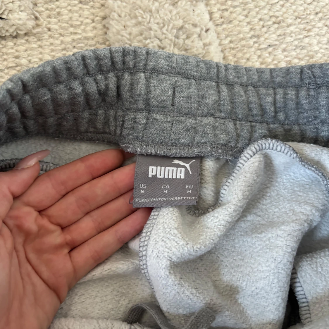 Grå mjukisbyxor från Puma - 4