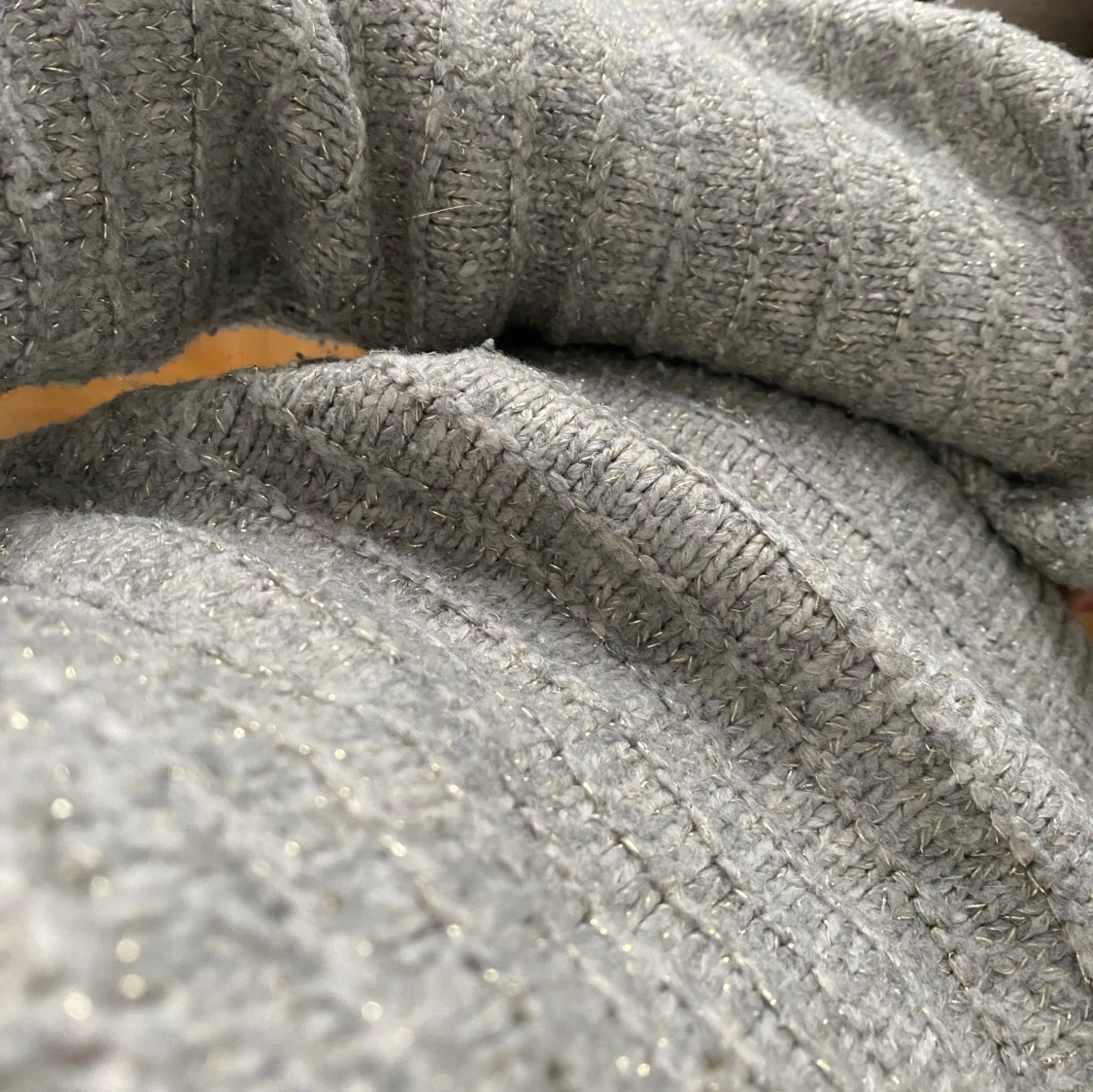 Grå glittrig stickad tröja  - 2