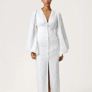 POSITANO DRESS ADOORE - Superfin klänning från adoore, endast använd på min student så klänningen är i väldigt bra skick! Nypris är 1695kr☺️☺️ skriv för fler bilder 