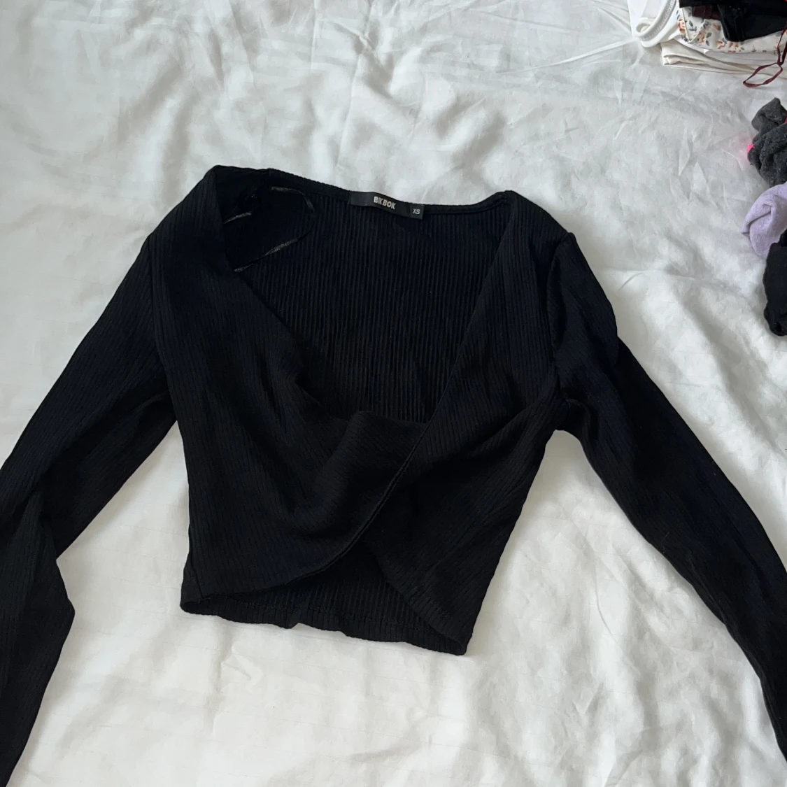 Svart omlottopp från Bik Bok XS