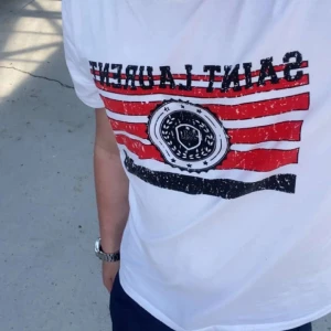 Sällsynt YSL tisha - Väldigt sällsynt och eftertraktad T-Shirt från Saint Laurent i ett nästintill toppskick | Skriv vid fler funderingar 🙌🏼⚜️