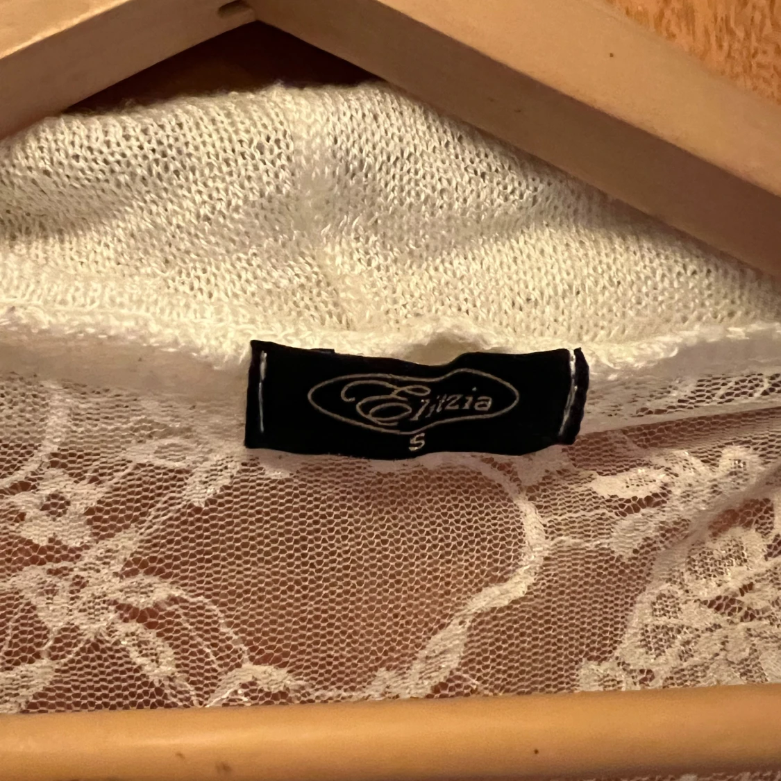 Vit långärmad spetsklänning från Elitzia - 2