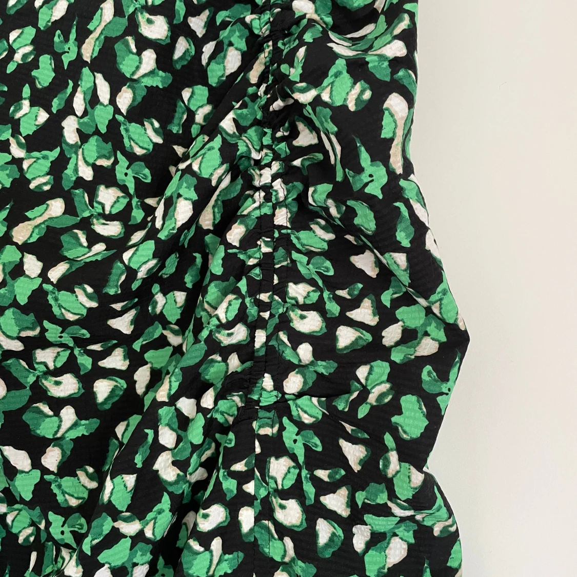 Grönmönstrad klänning från Vila - 1