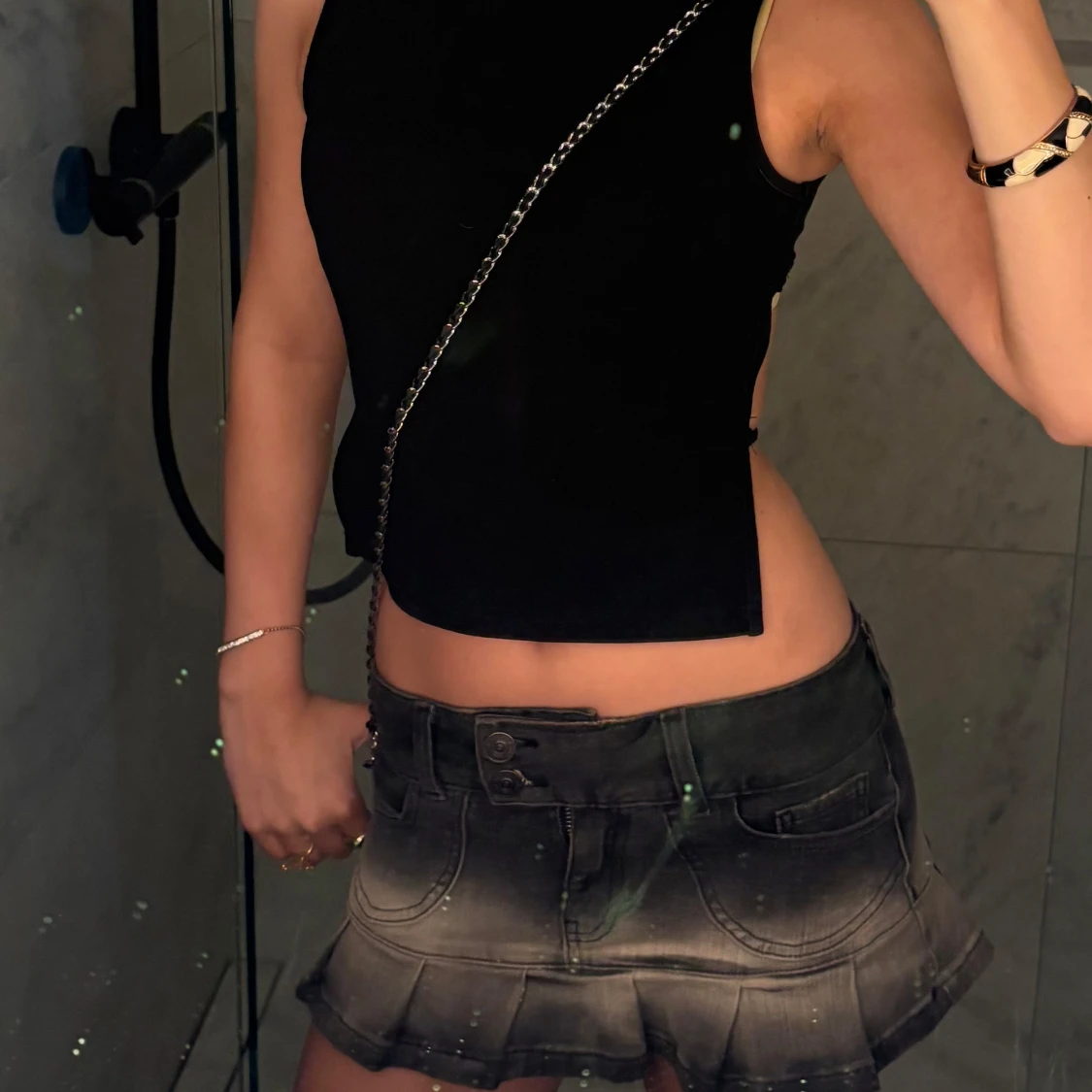 Svart jeanskjol med hjärtfickor - 1