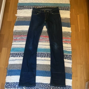 SKITSNYGGA bootcut jeans - Supersnygga low waist jeans. Nypris 1700. Säljer endast då de har blivit för små.