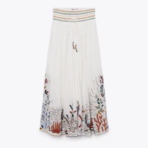 Maxikjol Zara - Jättefin kjol från Zara, blev tyvärr för liten, Nypris är 699kr