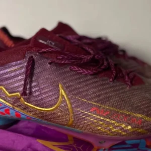 Elite mbappe design  - Storkek 45 mpabbe design  skadad på sidan men inga problem inte så som de märks mycket tyvärr ingen påse 