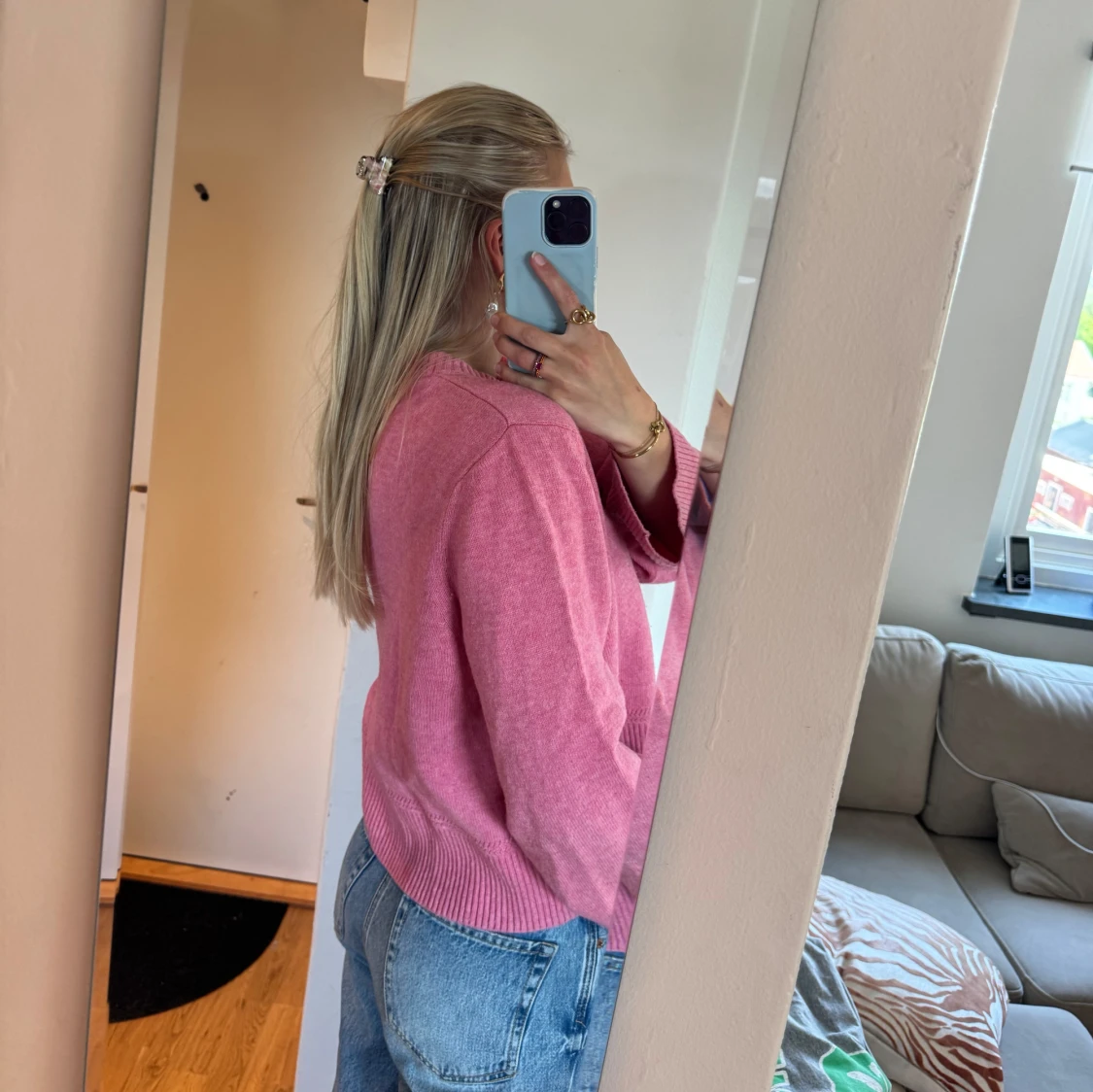 Rosa stickad tröja med vida ärmar - 1