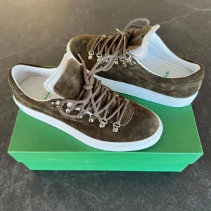 Diemme Skor - Mörkgröna Diemme skor | Sparsamt använda så super bra skick | Storlek: 42 | Tillbehör: Dustbag, inte box | Nypris 4000kr | Pris kan diskuteras, Skriv om du har frågor!