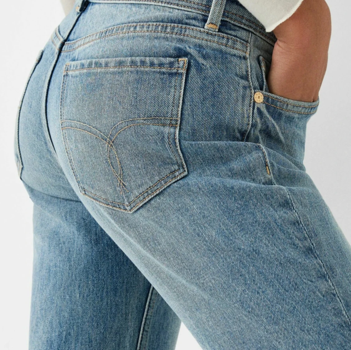 Ljusblå bootcut jeans från bershka - 2