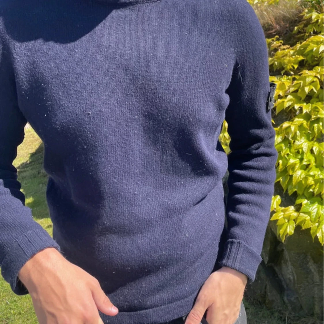 Mörkblå stickad tröja från Stone Island