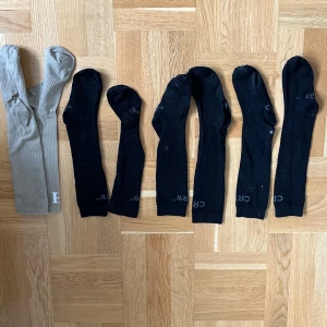 4 par ridstrumpor - Från hööks passar storlek mellan 34-38 ungefär