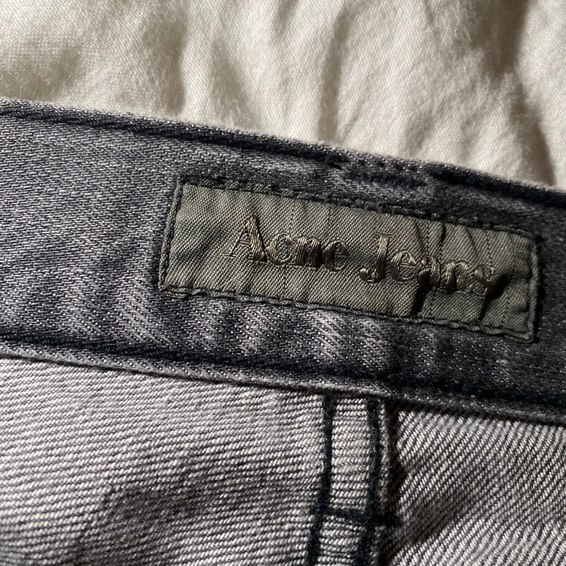Grå jeans från Acne Jeans