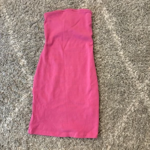 Rosa  klänning från Zara  - Jättefin bandeu klänning som ej passar mig längre💓💓💓