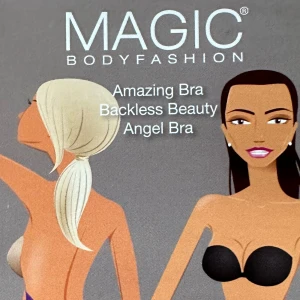 ✨ NY Backless BH från MAGIC Bodyfashion – Strl C, D & E 💕👗 - Helt nya och oanvänd backless BH från MAGIC Bodyfashion! Perfekt till klänningar med öppen rygg, djup urringning eller axellöst.   💖 Självhäftande – sitter på plats utan axelband eller ryggband 💖 Ger ett snyggt lyft & naturlig form 💖 Färg: Beige 💖 Kommer i originalförpackning med resefodral & instruktioner  Finns i storlek C, D & E Oanvända i perfekt skick. Nypris: 449 kr i butik. 