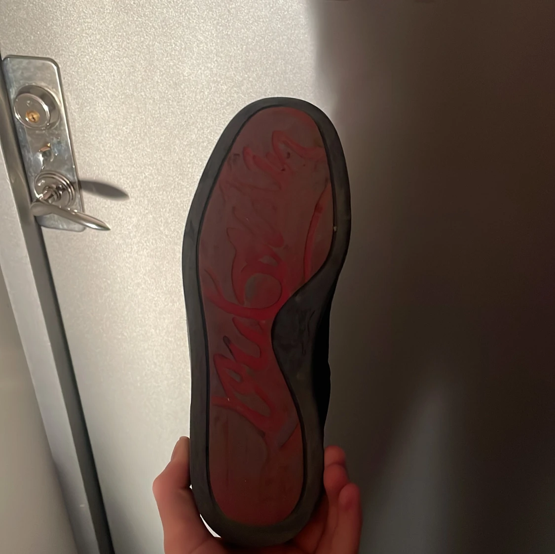 Svarta sneakers med röd sula - 2