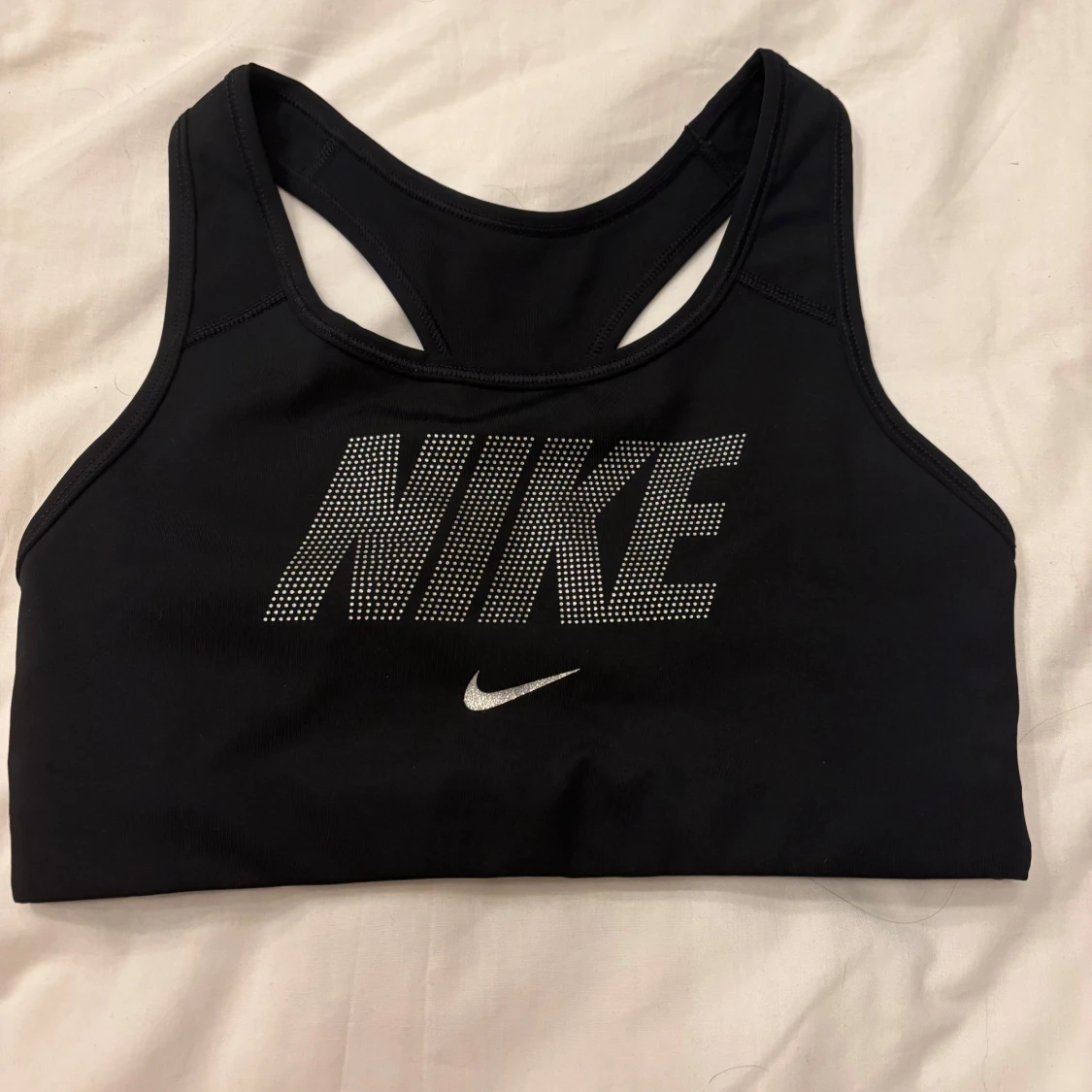 Svart sporttopp från Nike