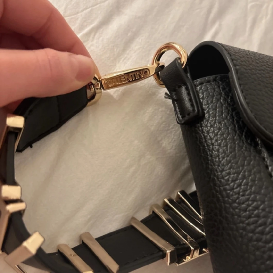 Svart axelväska från Valentino - 4