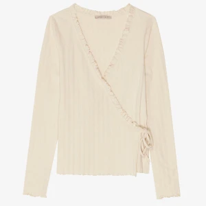 Beige topp - Säljer en beige topp från Anna Field. Den är i bra skick och inget slitage.