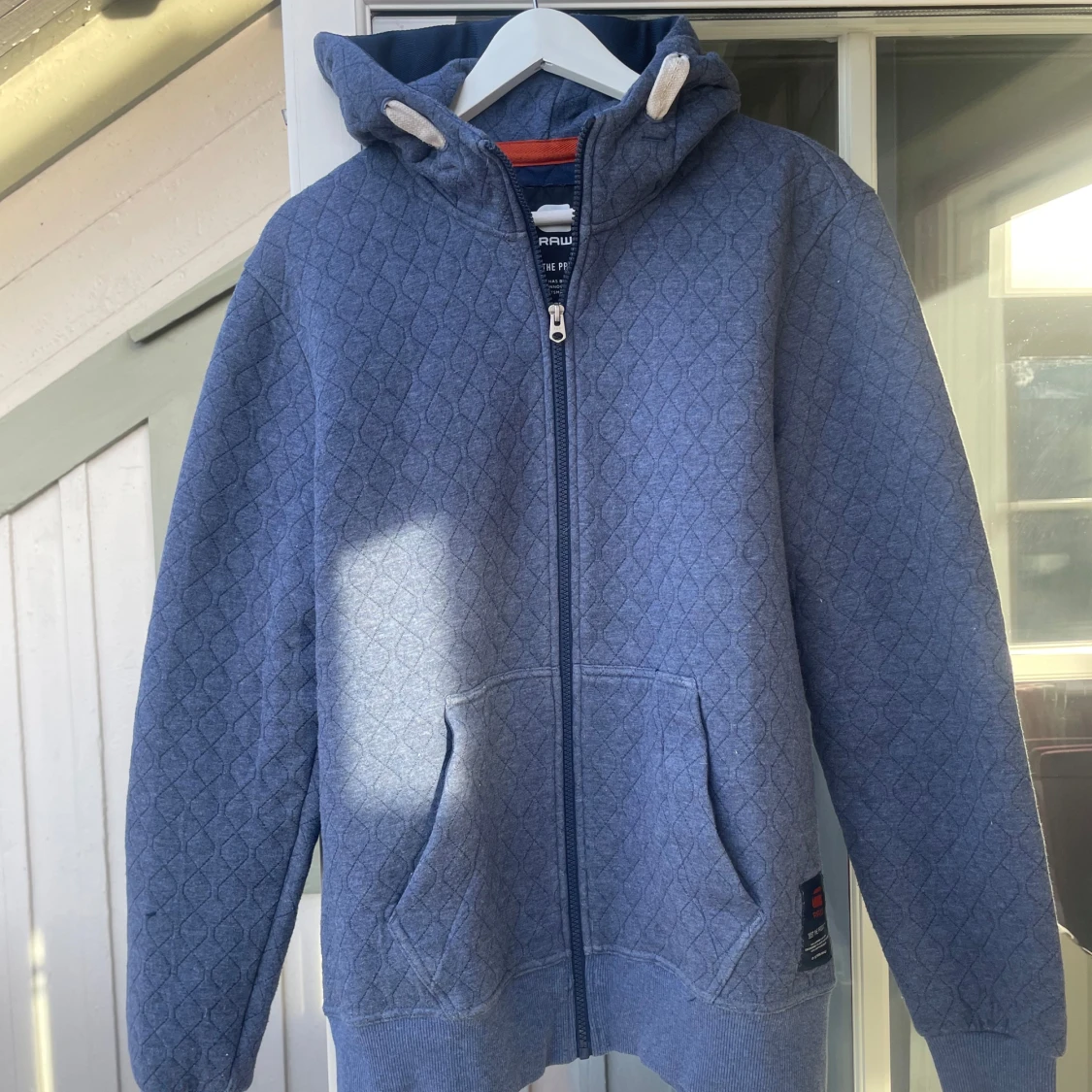 Blå quiltad jacka med huva - 1