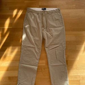 Beiga chinos - Bra skick, nästan aldrig använda.