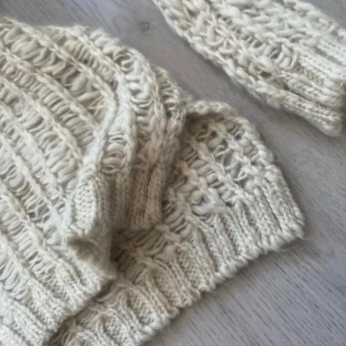 Beige stickad tröja - 1