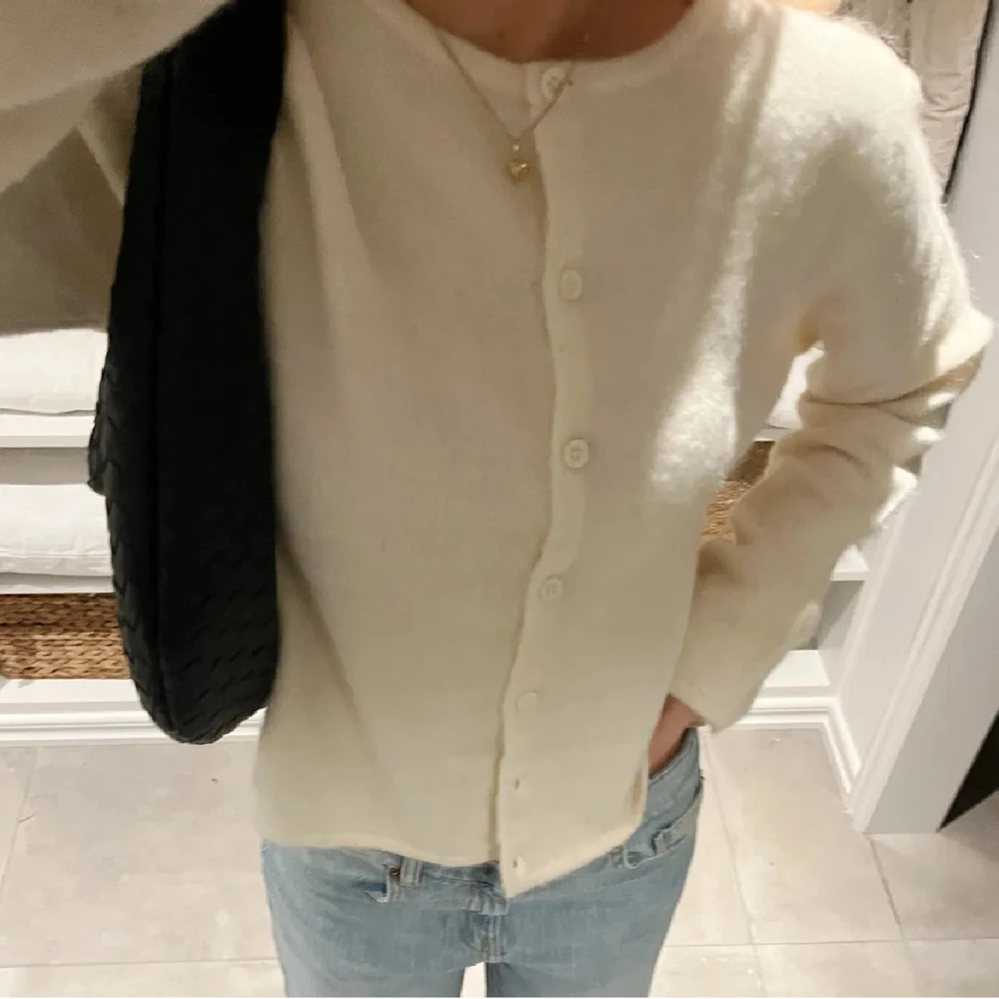 Vit kofta med knappar - 1