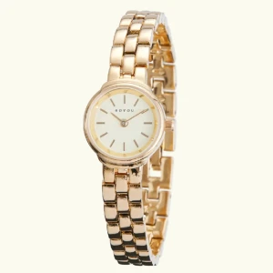 ELEGANT BOVOU KLOCKA - (Säljer bara den guldiga) andra bilden är min egna, kontakta mig för fler. råkade köpa två så säljer den ena helt ny aldrig använd, den kommer med en armbands-storleks anpassare och i ny förpackningen.