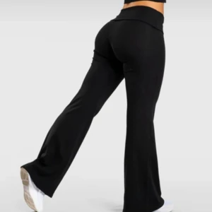 Peach tights - Aldrig kommit till användning då ja har två par skönt material å sitter bra