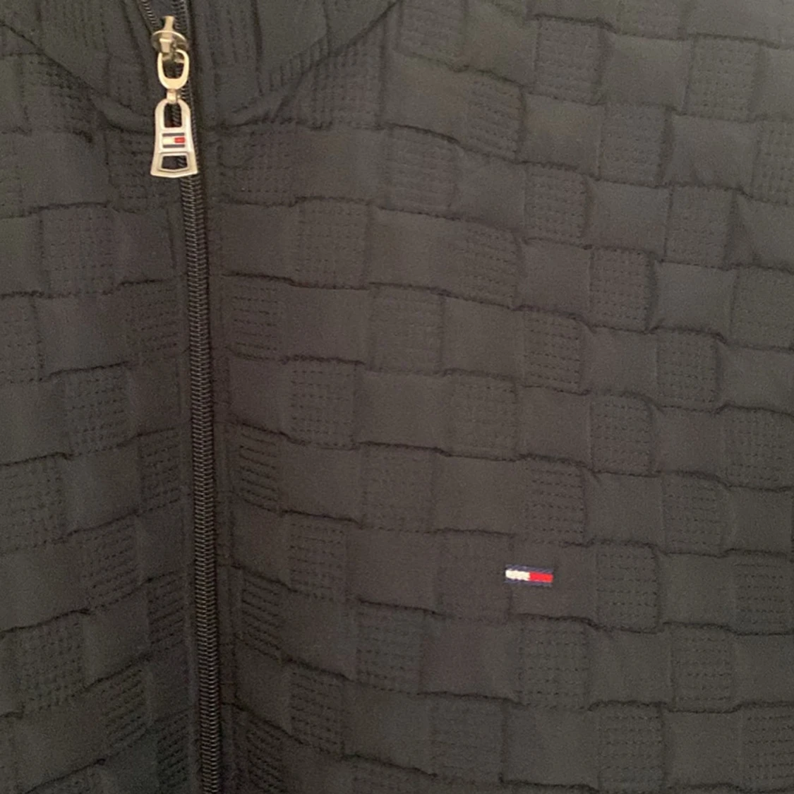 Svart quiltad jacka från Tommy Hilfiger - 1