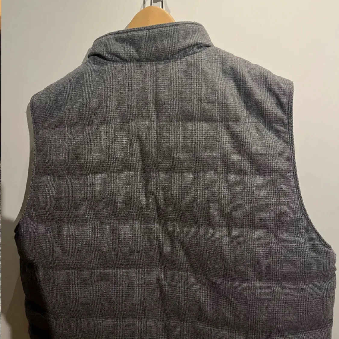 Grå quiltad väst från Stenströms - 3