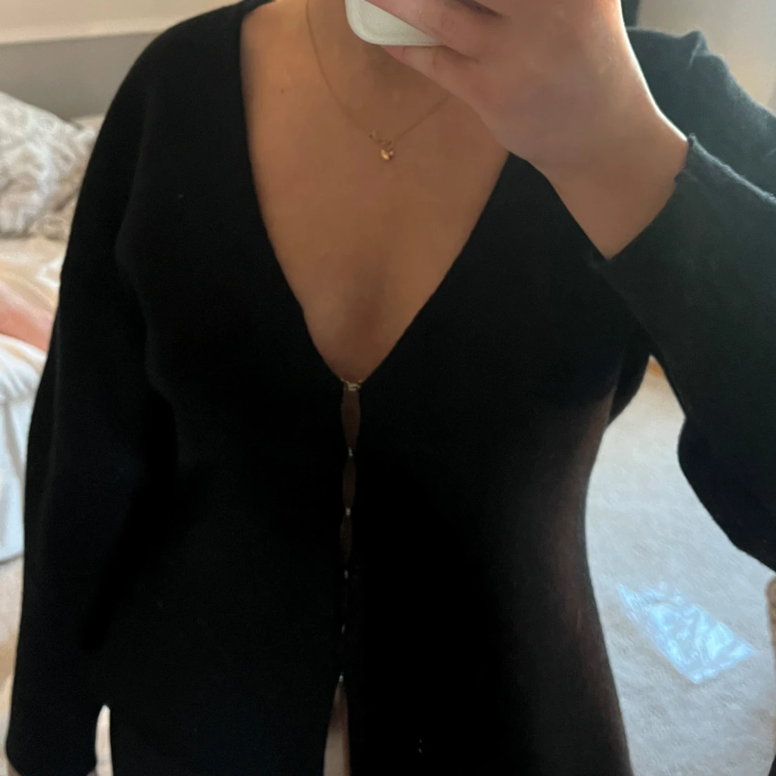 Svart kroppsformad tröja