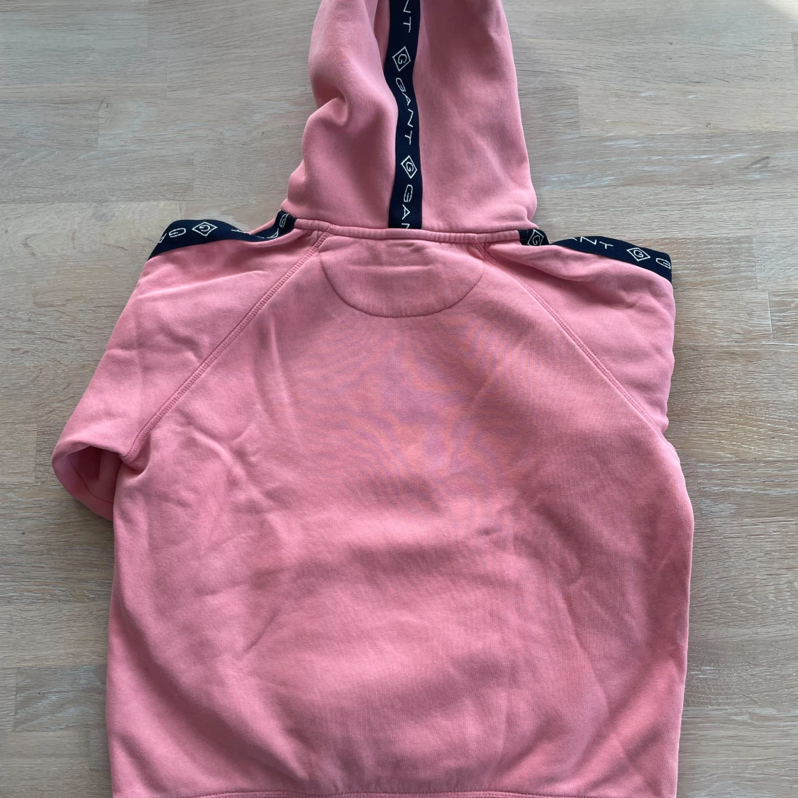 Rosa hoodie från GANT - 4