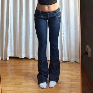 Lågmidjade bootcut jeans - Vintage från Orsay💓midja 38 innerben 83 jae 165