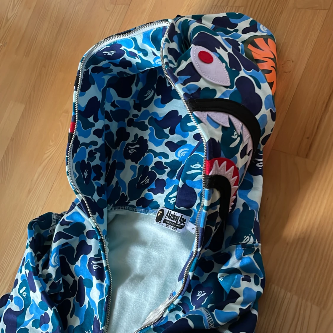 Blå camo hoodie från A Bathing Ape