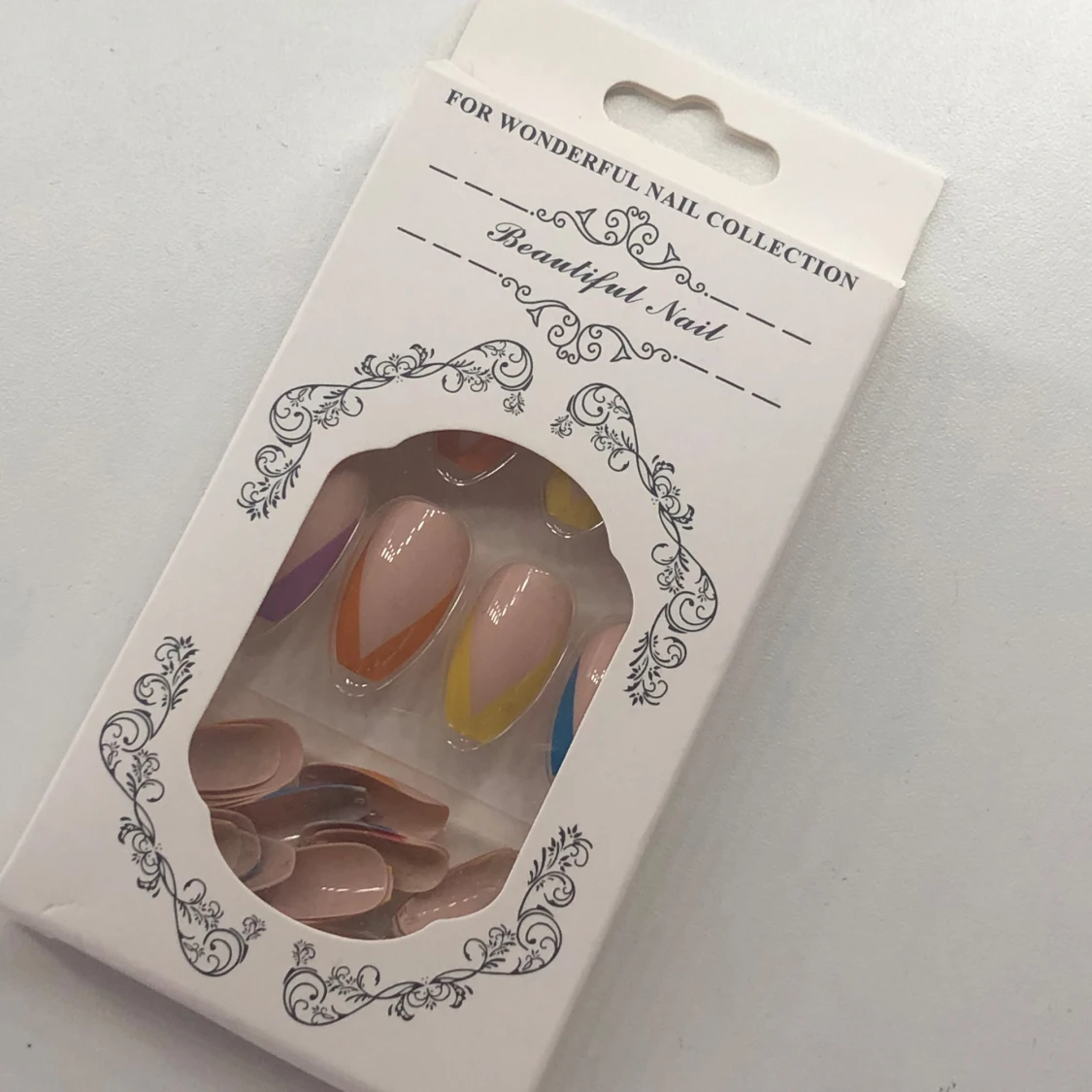 Färgglada lösnaglar 