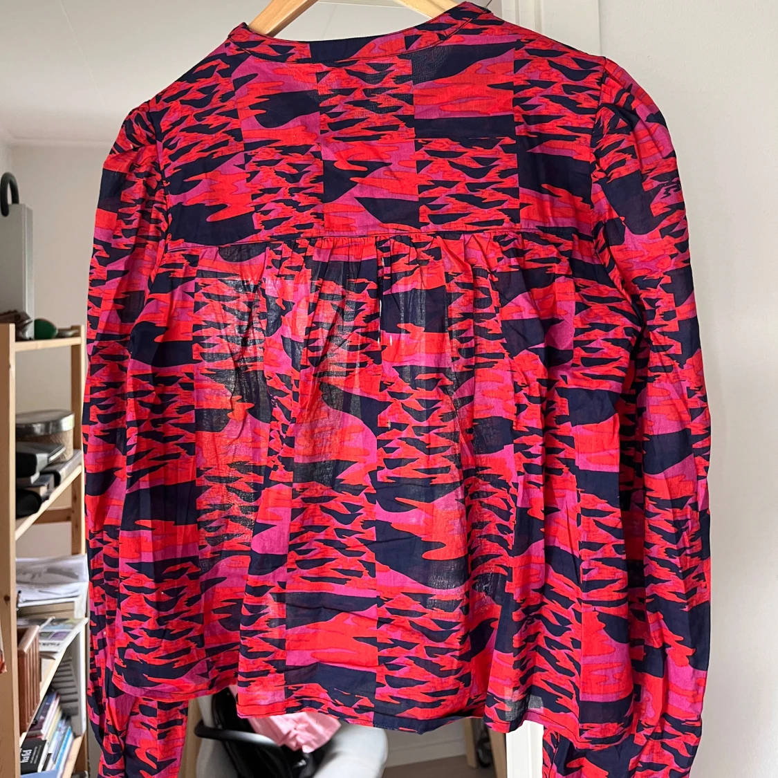 Jättefin vårig blus ifrån Lindex  - 1