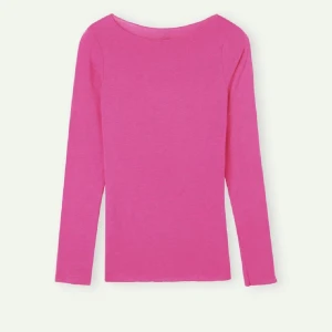 Rosa långärmad topp - Säljer en snygg rosa långärmad topp i mjukt material. Perfekt för att liva upp garderoben med en färgklick. Passar bra till både jeans och kjol.