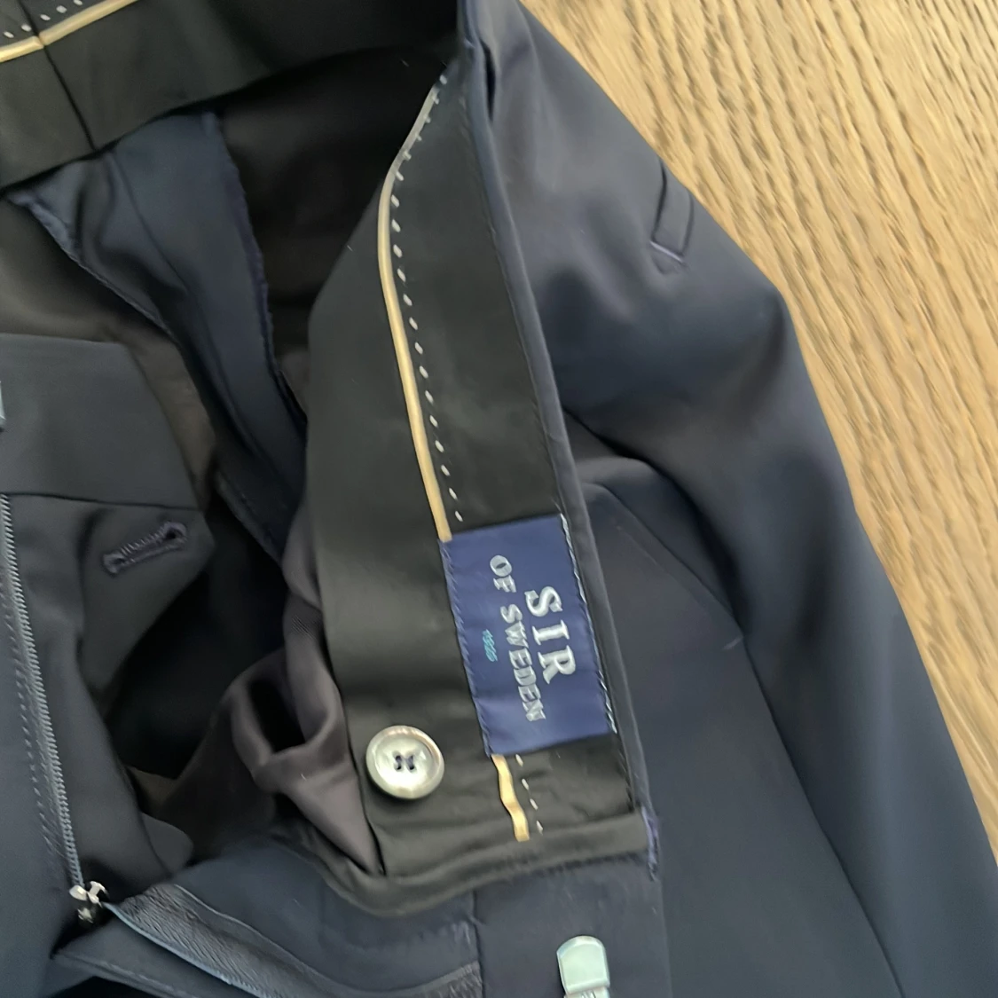 Svarta kostymbyxor från sir Sweden  - 4